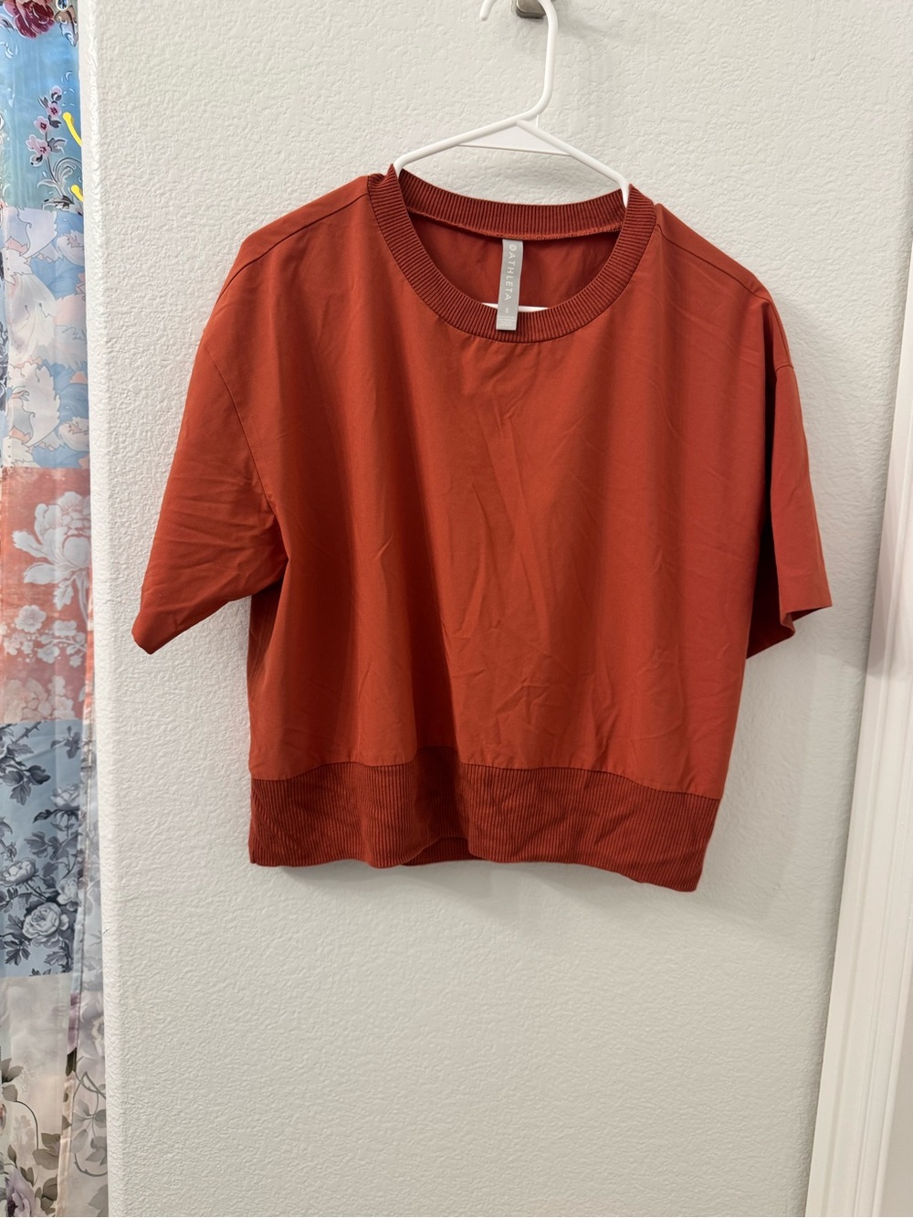 Athleta Zephyr Short-Sleeve crop top in Rust Small